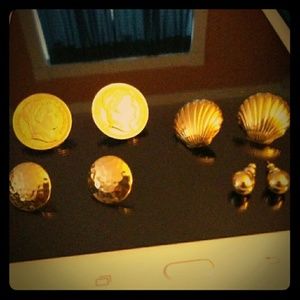 4 pairs of Gold Plated round earrings